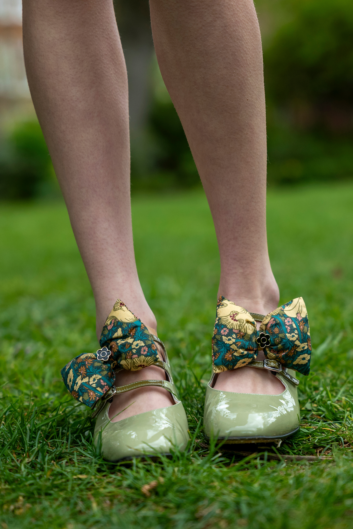 OP X MQ Shoe Bows